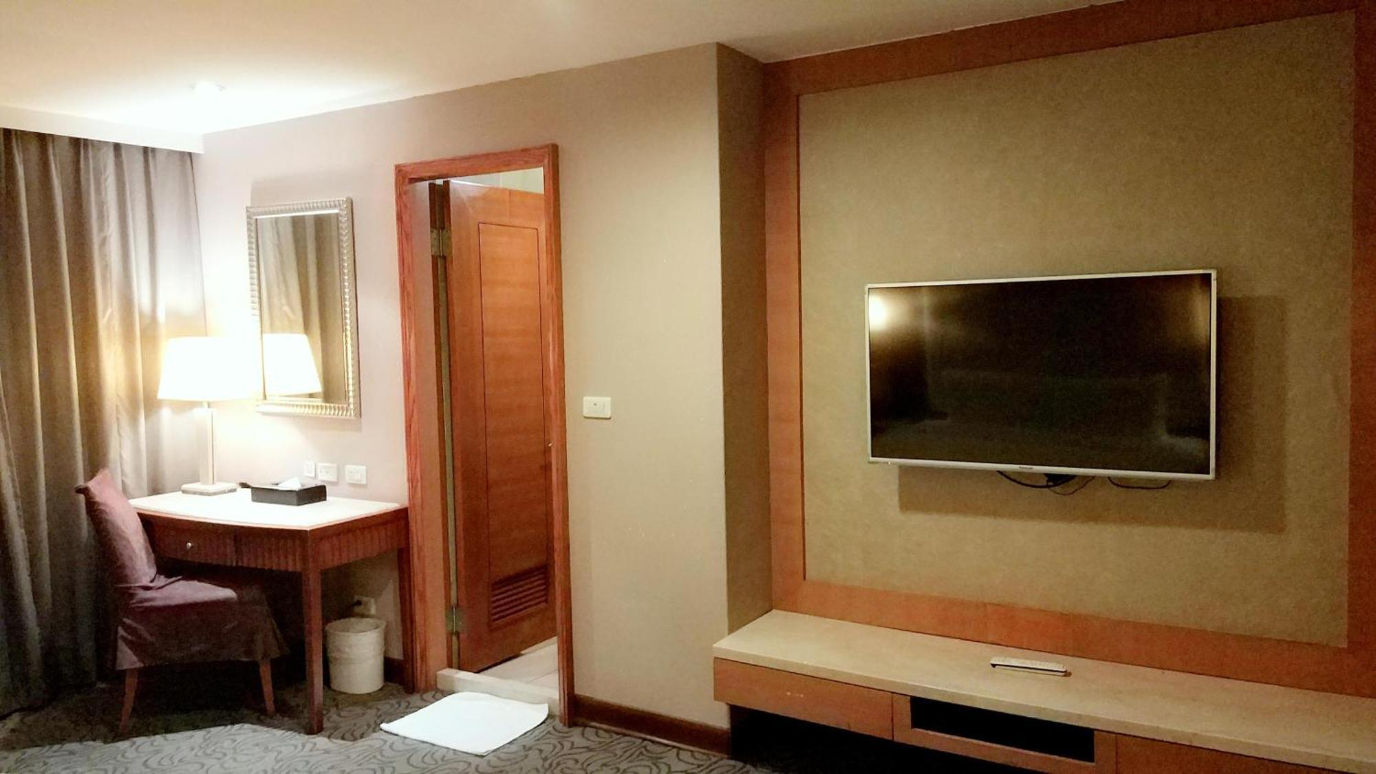 Elegance Hotel Taipei Exterior photo
