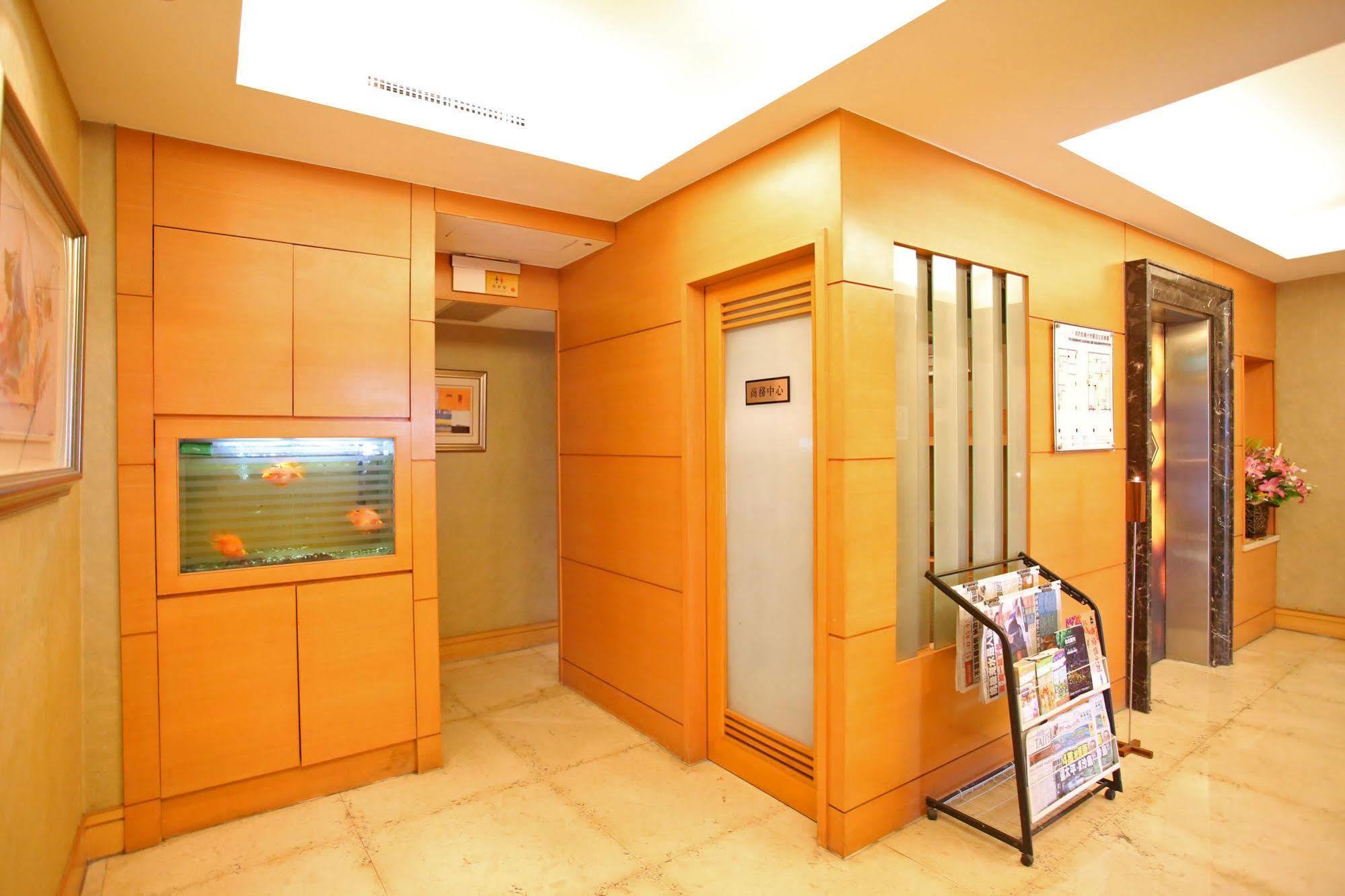 Elegance Hotel Taipei Exterior photo