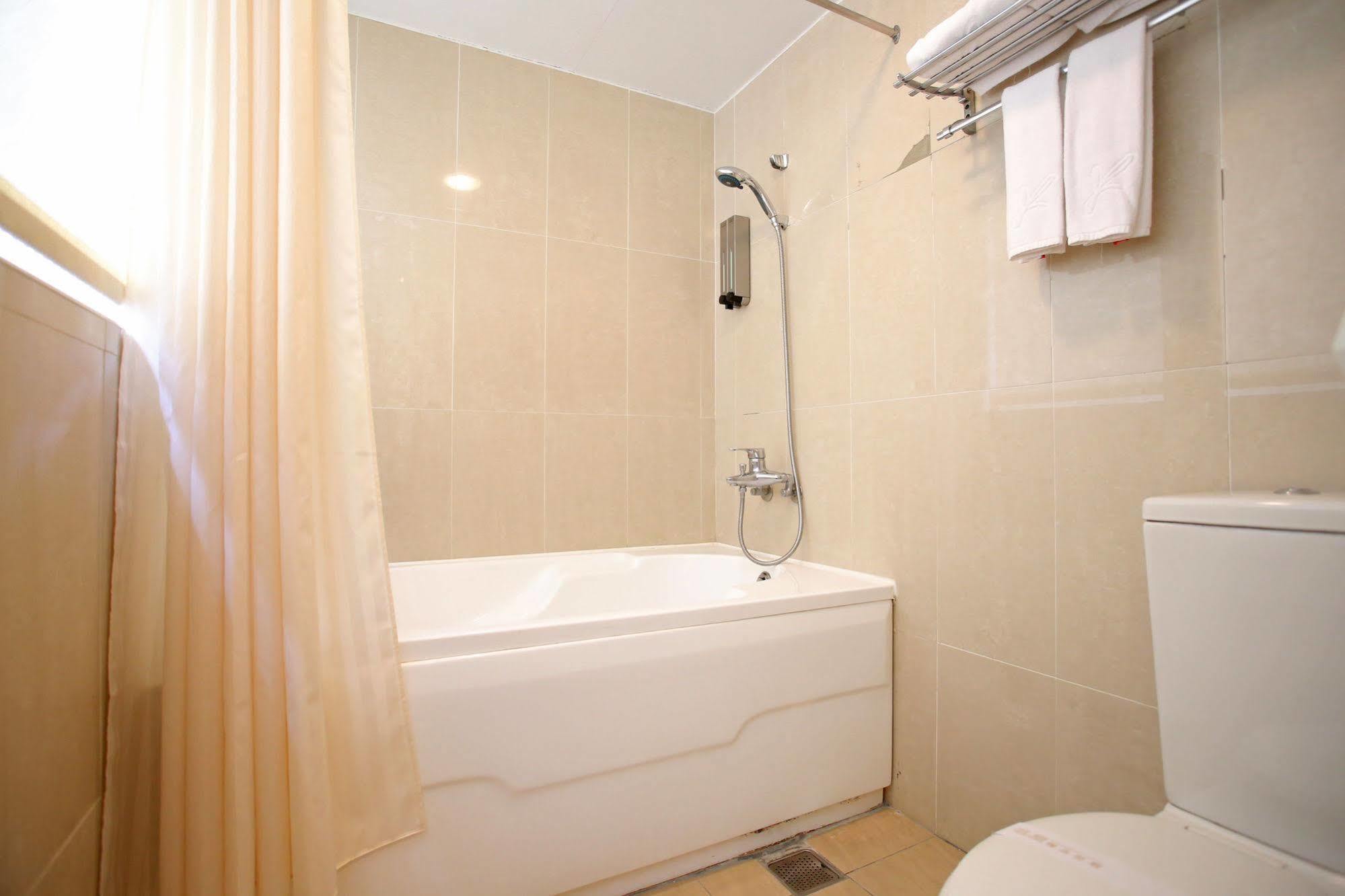 Elegance Hotel Taipei Exterior photo