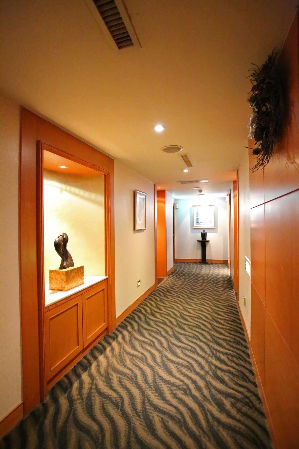 Elegance Hotel Taipei Exterior photo